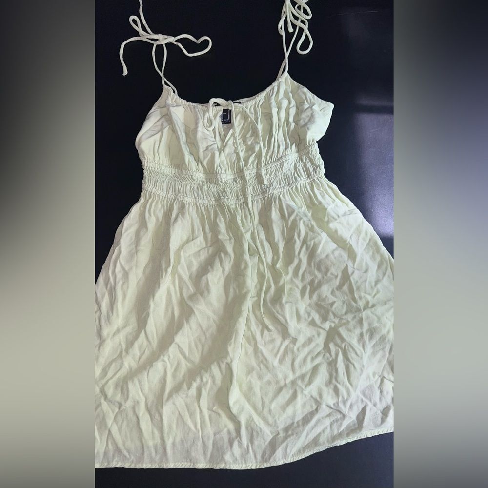 Forever 21 Mint Green gathered front tie Strap mini dress Size Medium EUC